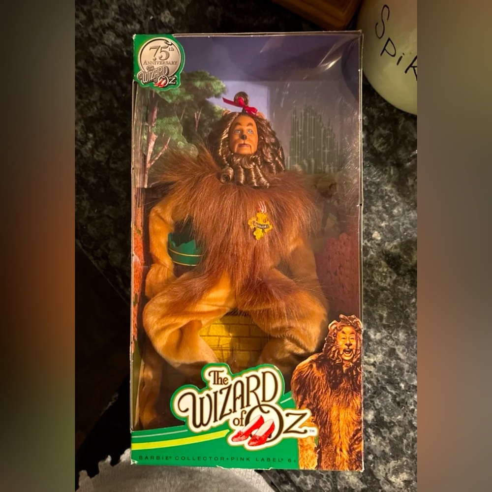 The Wizard Of Oz 2013 Cowardly Lion 75th Anniversary Green Box Barbie collector